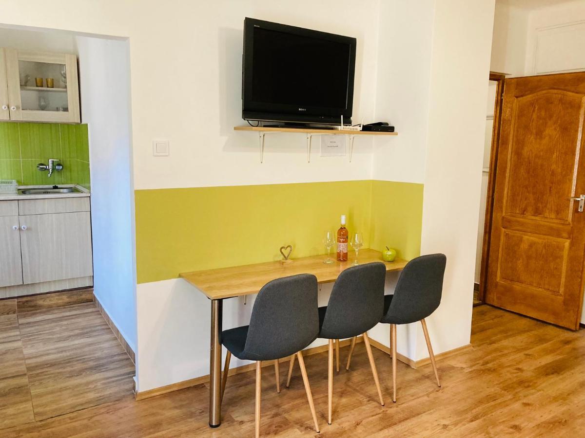 Like Apartman Eger Exteriör bild